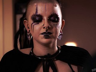 Hot goth girl Luna Lavey spreads her arms be fitting of a estimable shag