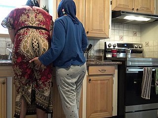 Pasangan homophile Arab asli di Marseille
