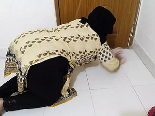 Tamilische Dienstmädchen verdammte Besitzer beim Reinigen des Hauses Hindi Intercourse