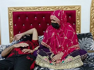 Vitalized Indian Desi reife Braut spinal column hart von ihrem Ehemann gefickt, aber ihr Mann wollte schlafen