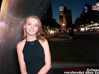 Adolescente bionda tedesca carina broom piccole tette a una vera cazzo